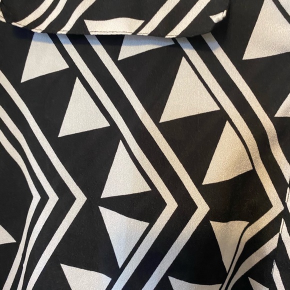 Calvin Klein Shirt. Women’s. Size Small. Black and White graphic print. - Picture 4 of 5